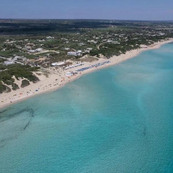 Villetta Mare Azzurro con Piscina a 230 mt dalla spiaggia di Punta Prosciutto，位于普罗斯西托角的酒店