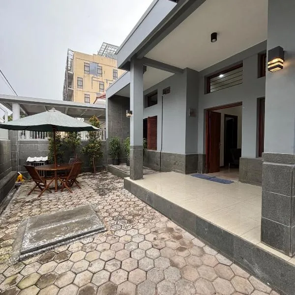 Base Seven Hostel，位于万隆的酒店