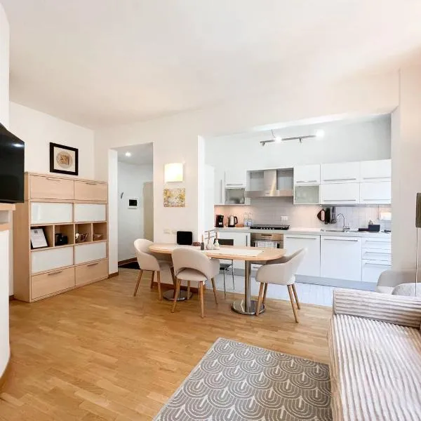 Domus Alba Lecco Center Apartment - Lake Como，位于莱科的酒店