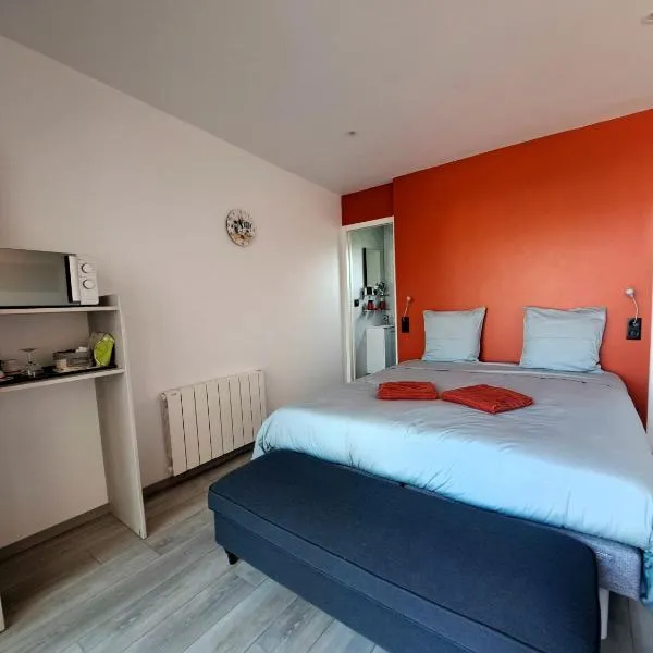 Chambre avec salle de bain privative et borne de recharge électrique T2，位于Tourville-sur-Arques的酒店