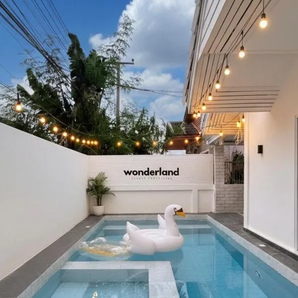 Wonderland Moonstone 4 Bedroom Luxury Pool Villa，位于南芭堤雅的酒店