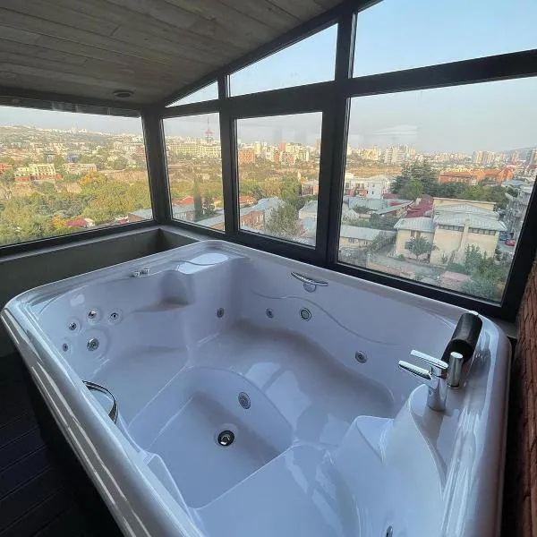 Brooch Boutique Hotel，位于第比利斯的酒店
