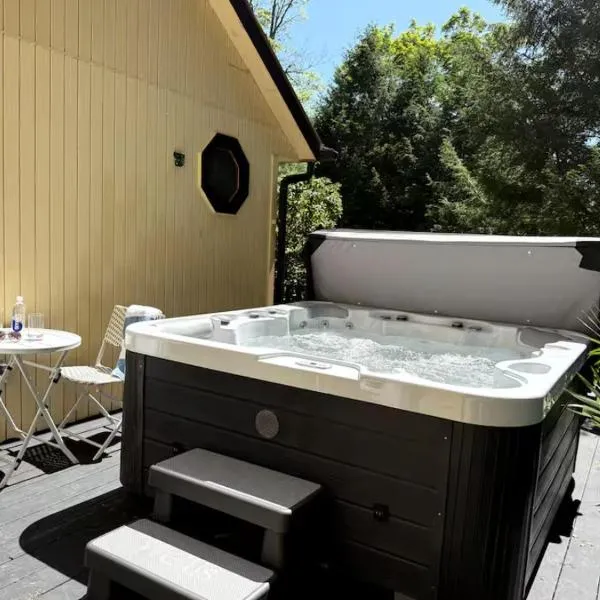 Bethel Escape Hot Tub 4 beds Game Room and Fire pit Fully Stocked Kitchen,位于Smallwood的酒店