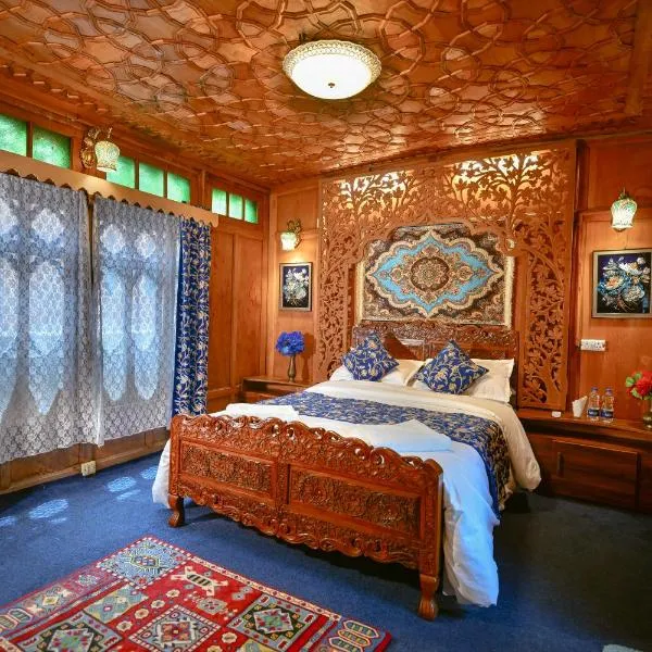 Lily Of The World Houseboat，位于斯利那加的酒店