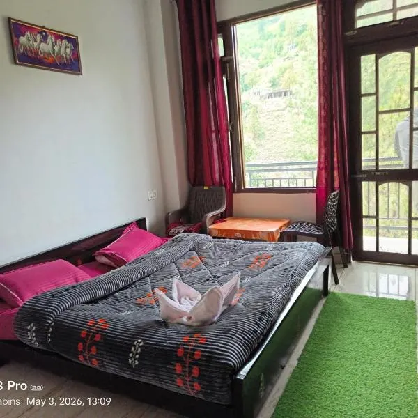 The Forest Cabins Home stay，位于Kumhārsain的酒店