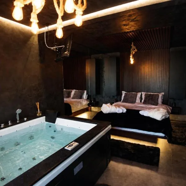 JacuzziNoirHouse，位于Seciuri的酒店