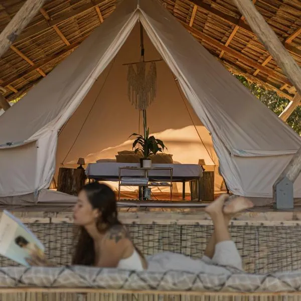 Glamping at Kalumo Lodge - Tent 2，位于奥斯洛布的酒店