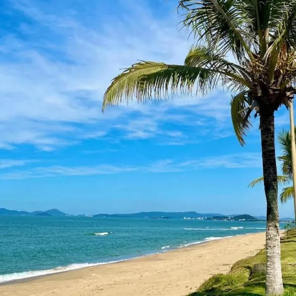 Linda Casa em Condomínio próximo ao mar，位于巴拉韦利亚的酒店