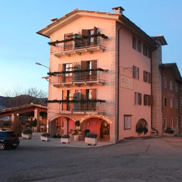 小曼托瓦酒店，位于博斯科基耶萨诺瓦的酒店
