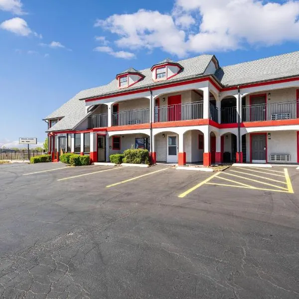 Super 8 by Wyndham Norman West OK，位于诺曼的酒店