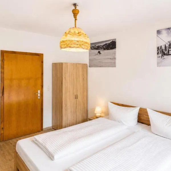 Basic Work Stay Rooms - Highspeed WiFi - Easy Self Check-In - Practical and Affordable Stay，位于Bürs的酒店