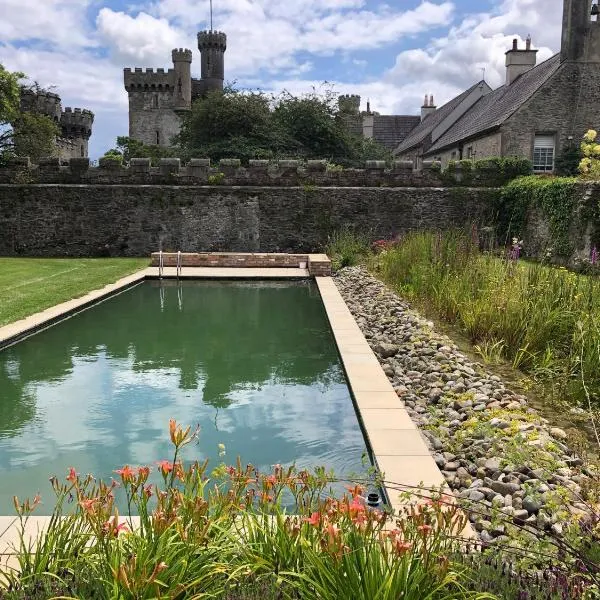 Garden House Barmeath Castle，位于Grangebellew的酒店