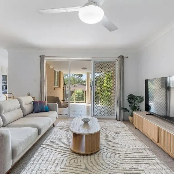 Luxury Private Top Floor Apartment Sutherland, Australia，位于萨瑟兰的酒店