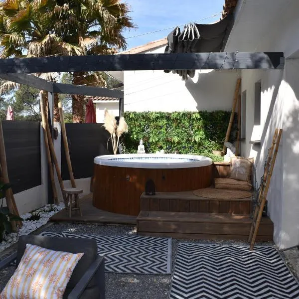 Céven' Ô Calme Gîte T2 avec jacuzzi privé, piscine et jardin,位于Massillargues-Attuech的酒店