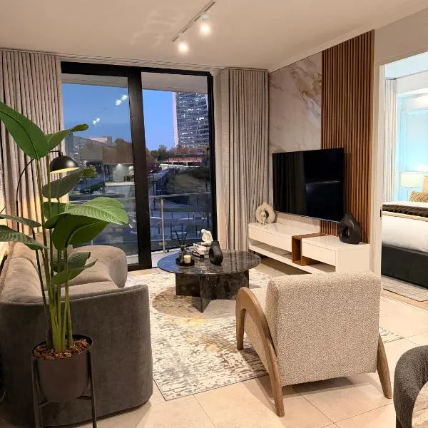 Ellipse Luxury Apartment Waterfall，位于米德兰的酒店