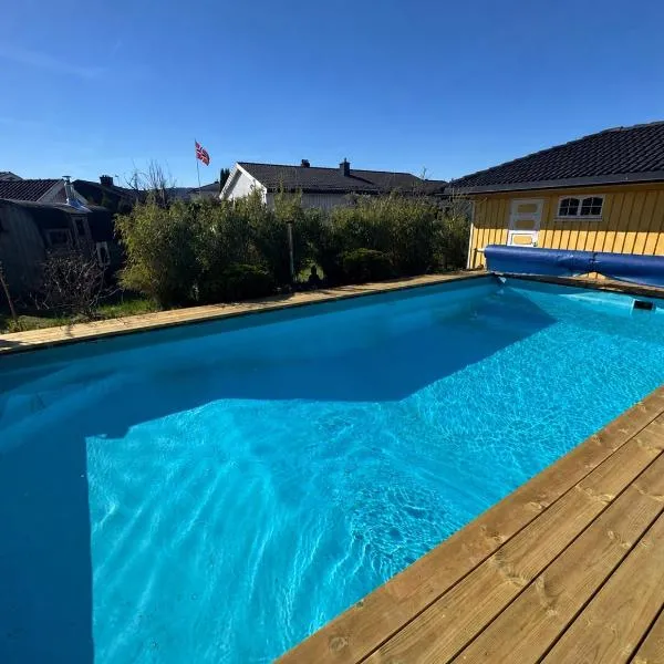 Pool & Sauna Retreat - Private Studio Apartment Porsgrunn，位于波什格伦的酒店