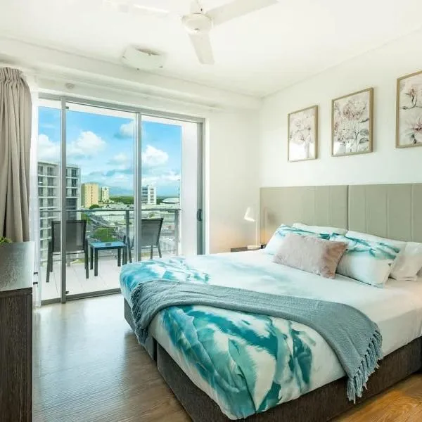 Cairns Central - Steps to Waterfront Dining & Marina，位于凯恩斯的酒店