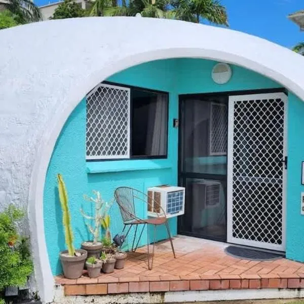 Famous Beachfront Dome - A Cosy Retreat with Pool，位于三一海滩的酒店