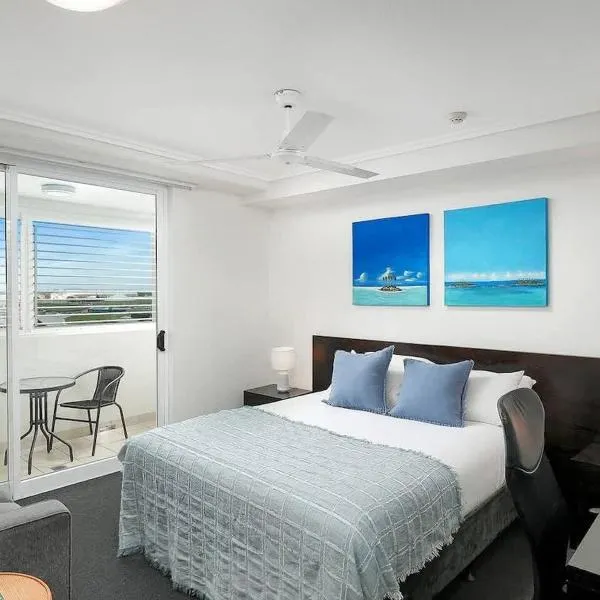 'Seaside Azul' A Central Studio with Rooftop Pool，位于凯恩斯的酒店