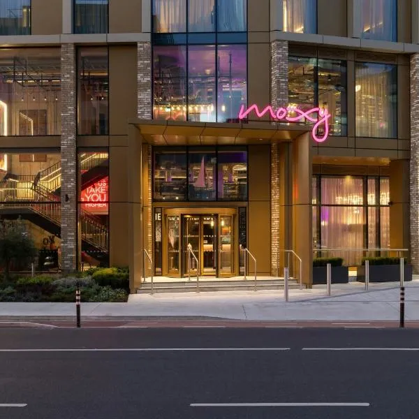 Moxy Dublin Docklands，位于都柏林的酒店