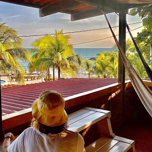 Bananoz Surfhouse，位于El Tránsito的酒店