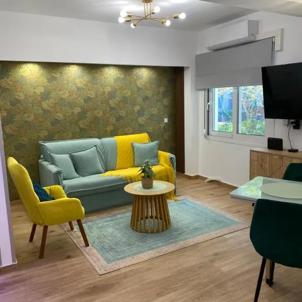 Urban Garden Suite-Samos Center，位于萨摩斯的酒店