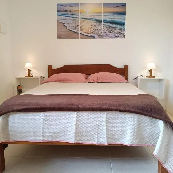 Casa tranquila na Praia da Ribanceira entre as dunas e as baleias - AMarADuna，位于因比图巴的酒店
