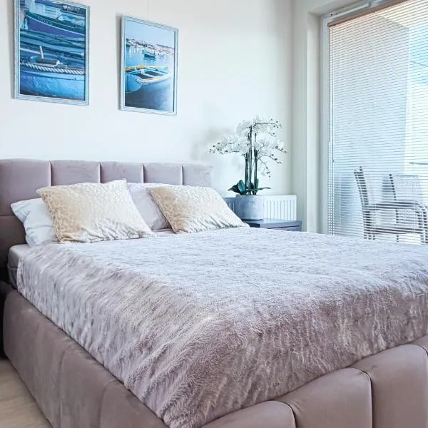 Zen Lake Apartment - Prywatna Plaża & Taras nad Jeziorem Ukiel Olsztyn，位于奥尔什丁的酒店