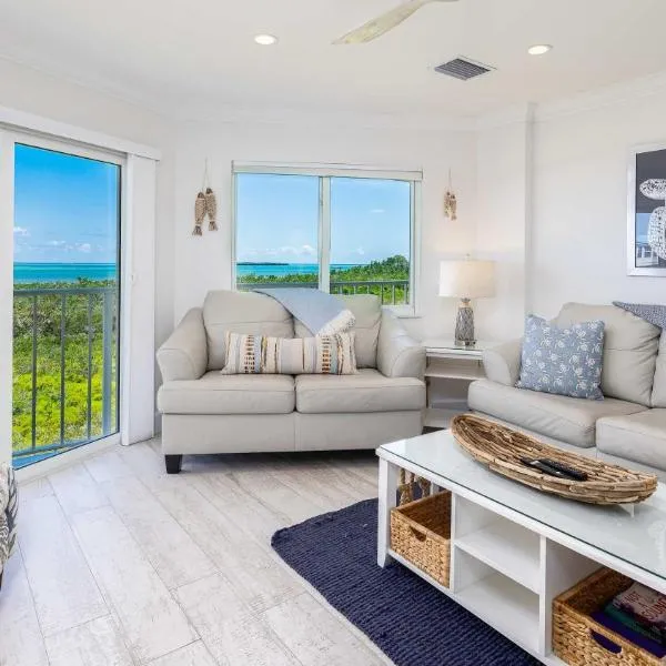 Sunrise Oasis - Top Floor Ocean Pointe 2411，位于基拉戈的酒店