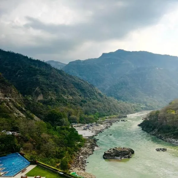 ALOHA ON SACRED GANGES 2BHK Premium Ganga View Apartment with Infinity Pool，位于瑞诗凯诗的酒店