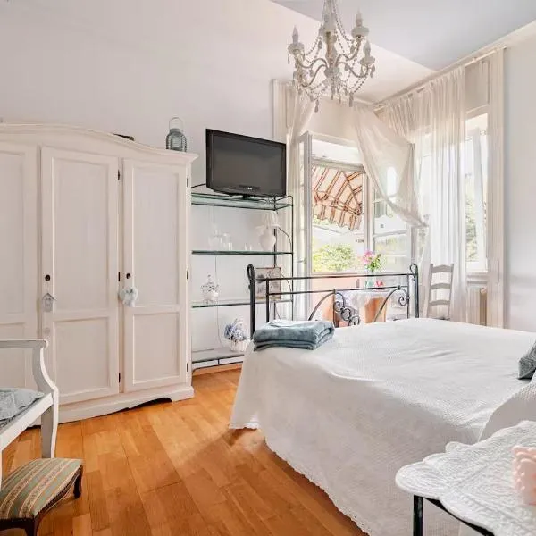 B&B La Casa di Pamela - 5 min Lago Varese，位于瓦雷泽的酒店