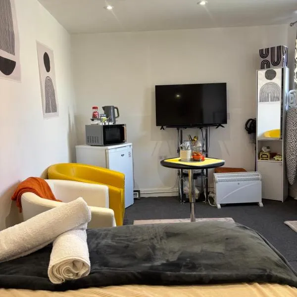 Self-Contained Studio with Ensuite & Private Access，位于Hardwicke的酒店
