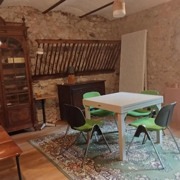 Charvolet，位于Izeron的酒店