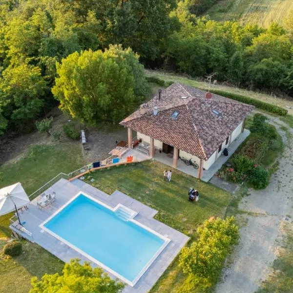 CASOLARA Apartments, Chalet & Glamping，位于Castello di Serravalle的酒店
