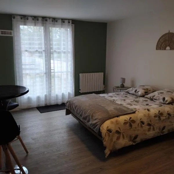 Chambre,位于Château-Garnier的酒店