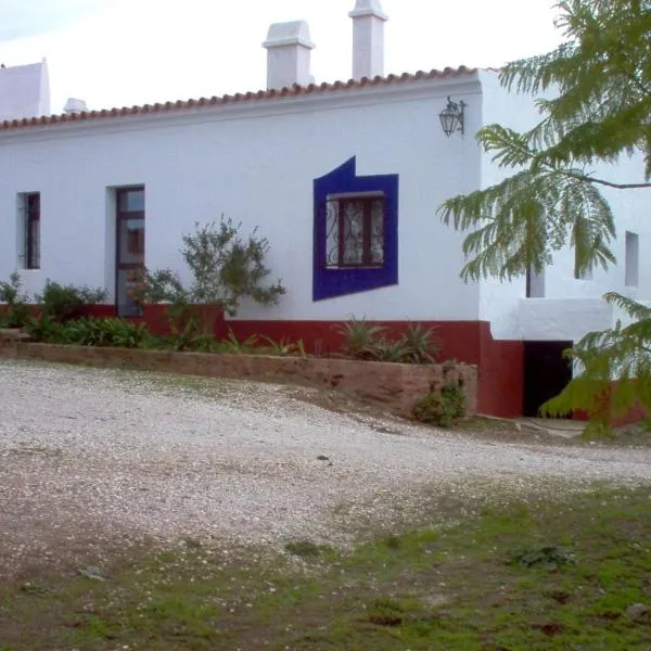 Herdade do Monte Outeiro - Turismo Rural，位于Aldeia dos Marmelos的酒店