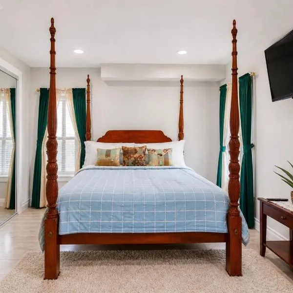 Ocean Views Room in waterfront District Fall River，位于福尔里弗的酒店