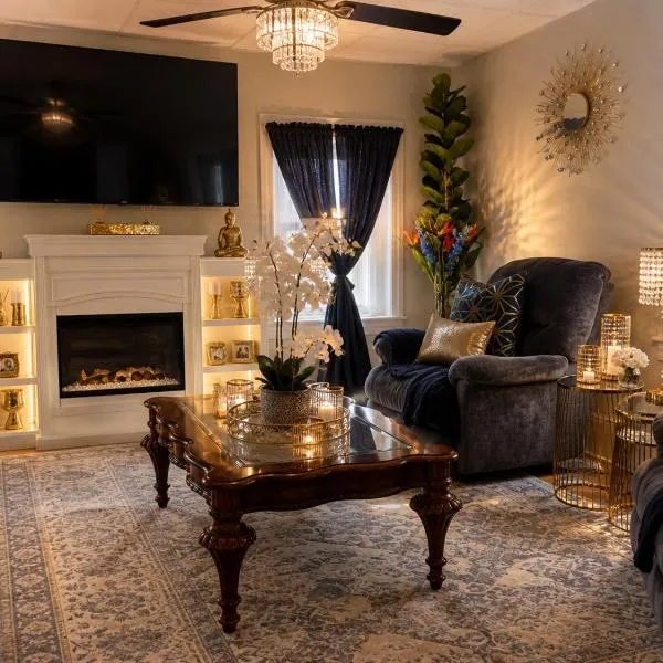 Fall River Stay Stylish 2BR Urban Haven Suite，位于福尔里弗的酒店