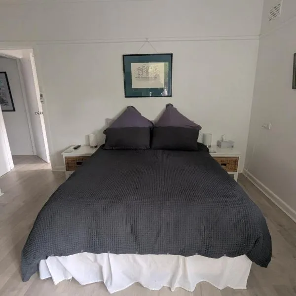Coastal Grevillea Studio Retreat，位于艾塔龙海滩的酒店