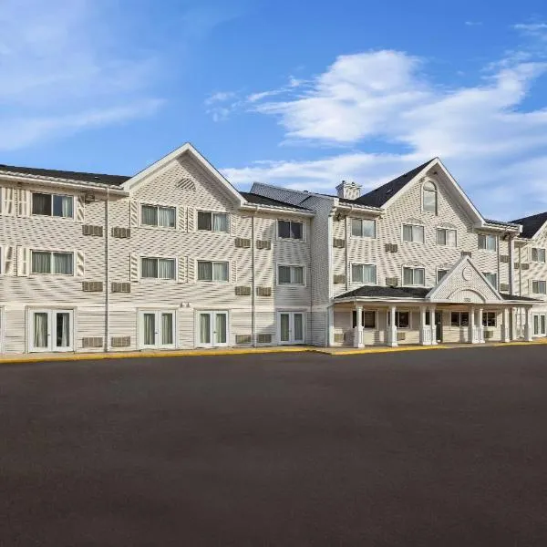 Travelodge Suites by Wyndham Regina - Eastgate Bay，位于里贾纳的酒店