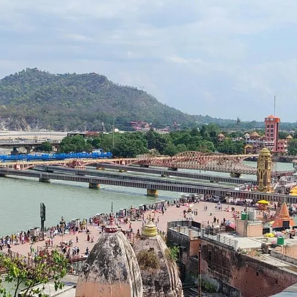 Hotel Har Ki Pauri with terrace Ganga view，位于哈里瓦的酒店