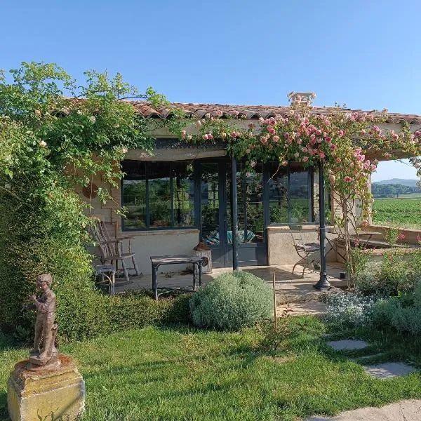 La Bohême La Belle Etoile Petit déjeuner compris，位于Charols的酒店