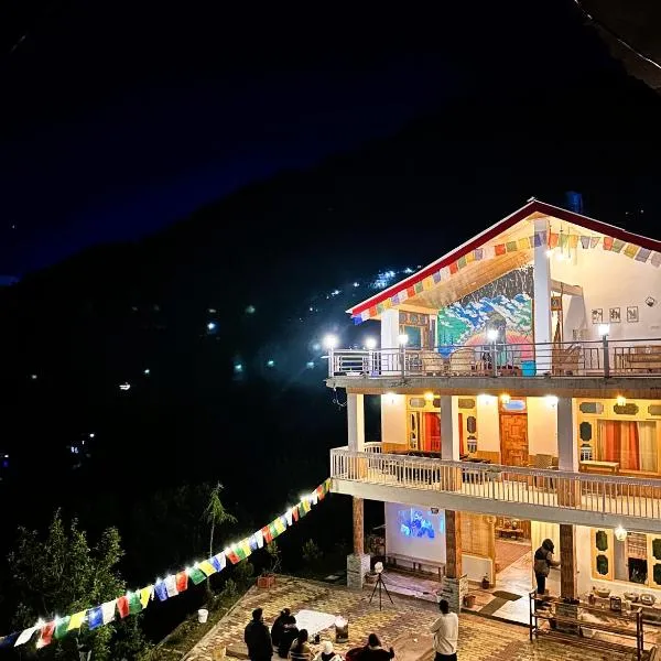 The Outpost - Hallan Valley, Manali - Boutique Stay & Cafe，位于纳加尔的酒店
