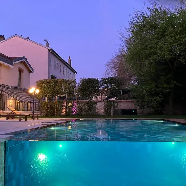 Les Ecuries de Rigny, Suite haut de gamme avec spa privatif et piscine au coeur d'un jardin arboré，位于南希的酒店