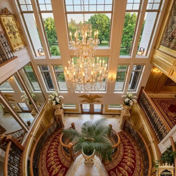 Empress Palace Hotel & Stays，位于萨里的酒店