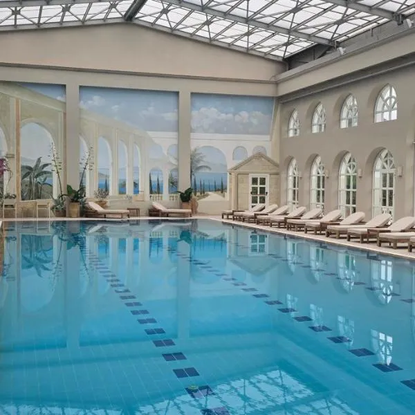 圣乔治湾公寓式酒店兼乡村俱乐部&Spa，位于阿查拉维的酒店