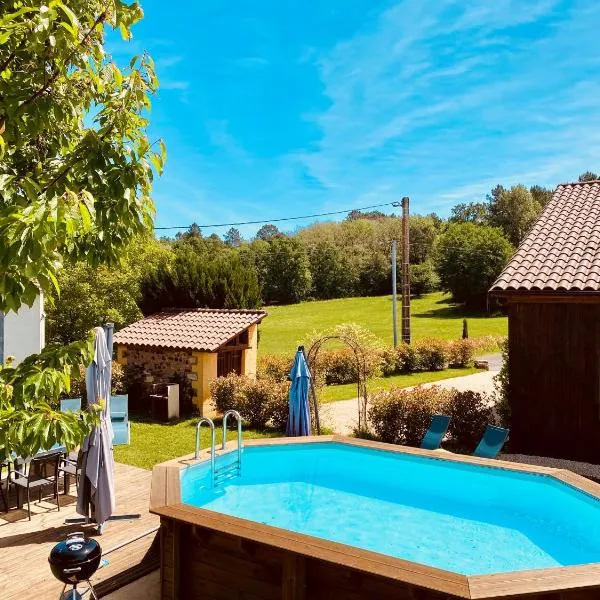 3-Star Tourism Rated Holiday Home with Air Con and Private Heated Pool - 40 Mins from Bergerac，位于Capdrot的酒店