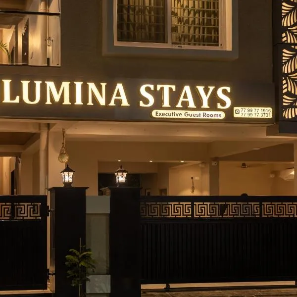 Lumina Stays-Modern Luxury Rooms, Near NAD，位于维沙卡帕特南的酒店