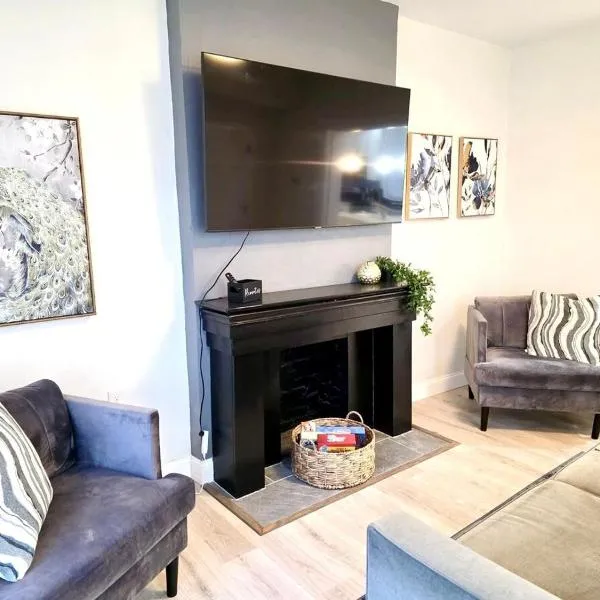 Charming Historic Shaw Home Near Botanical Garden，位于圣路易斯的酒店