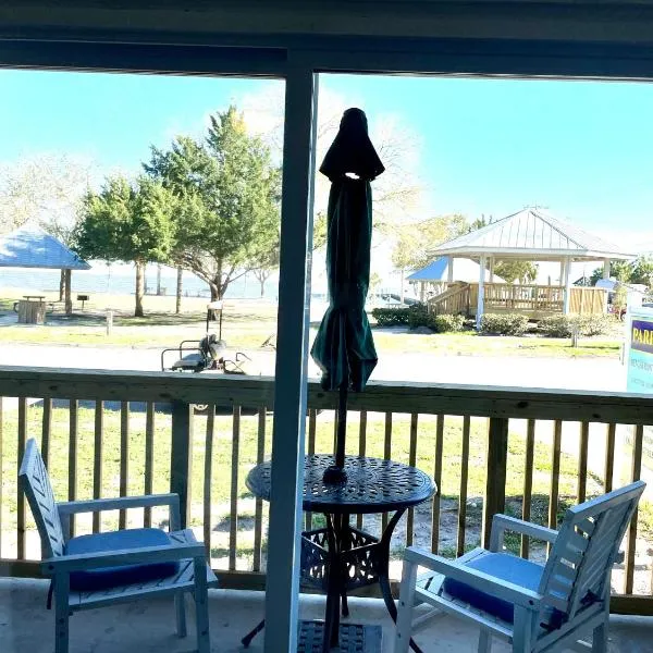 Cedar Key Florida Condo at Park Place，位于锡达基的酒店